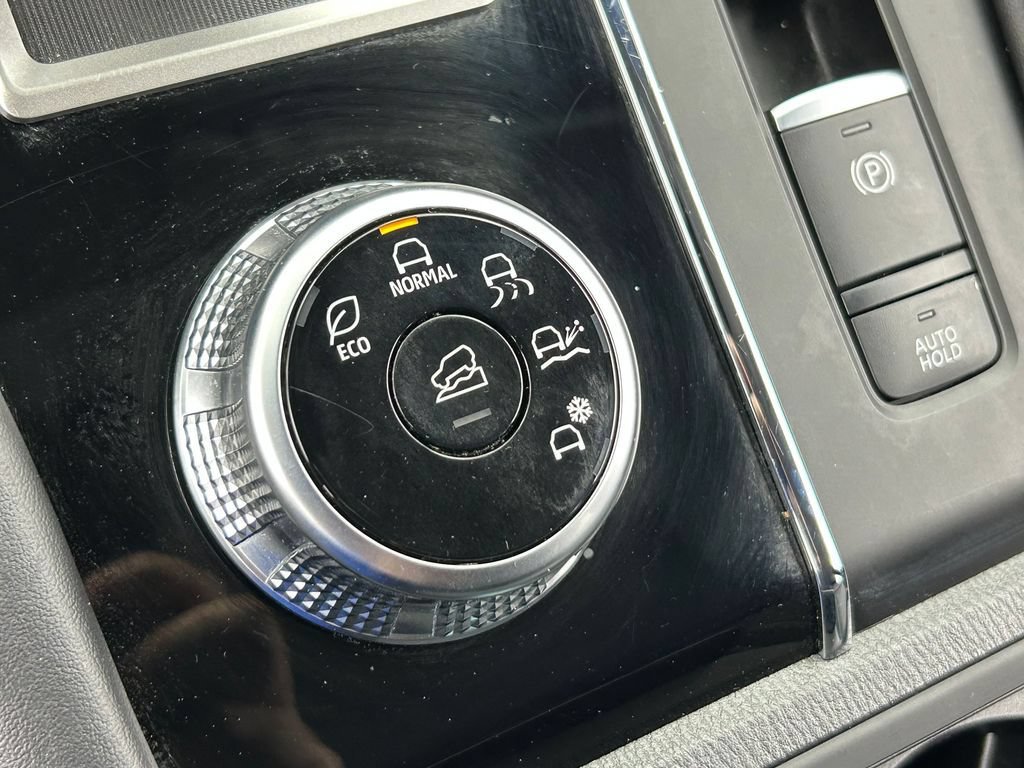 Used 2024 Mitsubishi Outlander ES FWD image 34
