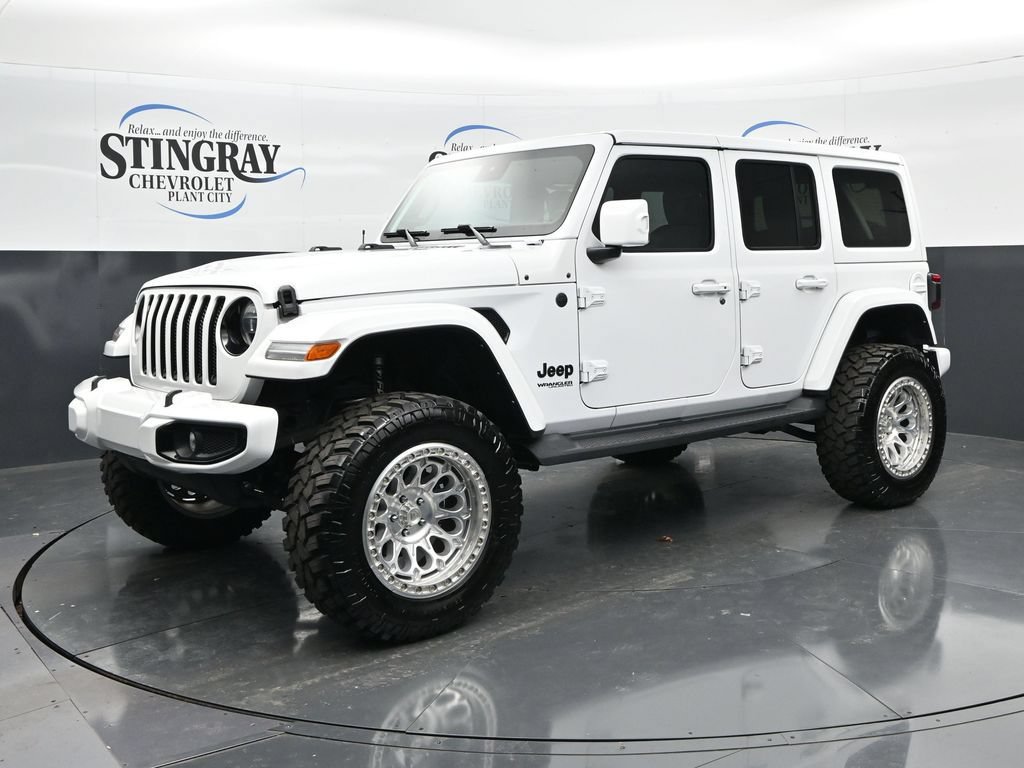 Used 2022 Jeep Wrangler Unlimited Sahara AWD/4WD image 3