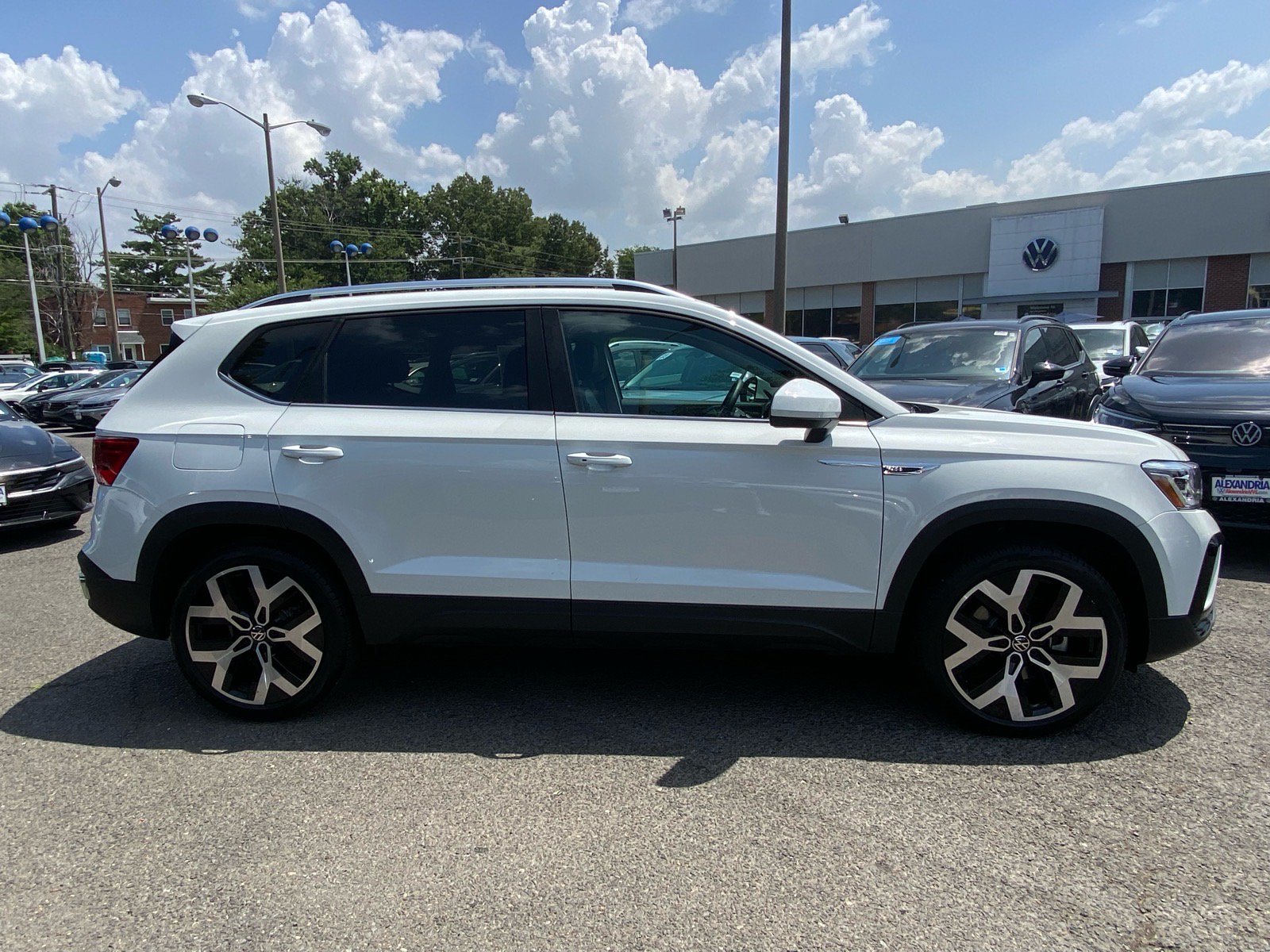 Certified 2023 Volkswagen Taos SEL AWD/4WD image 2