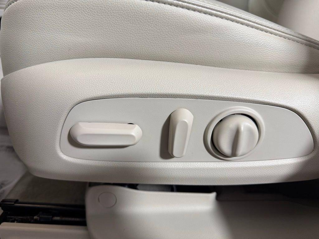 Used 2023 GMC Acadia Denali w/ Denali Ultimate Package image 16