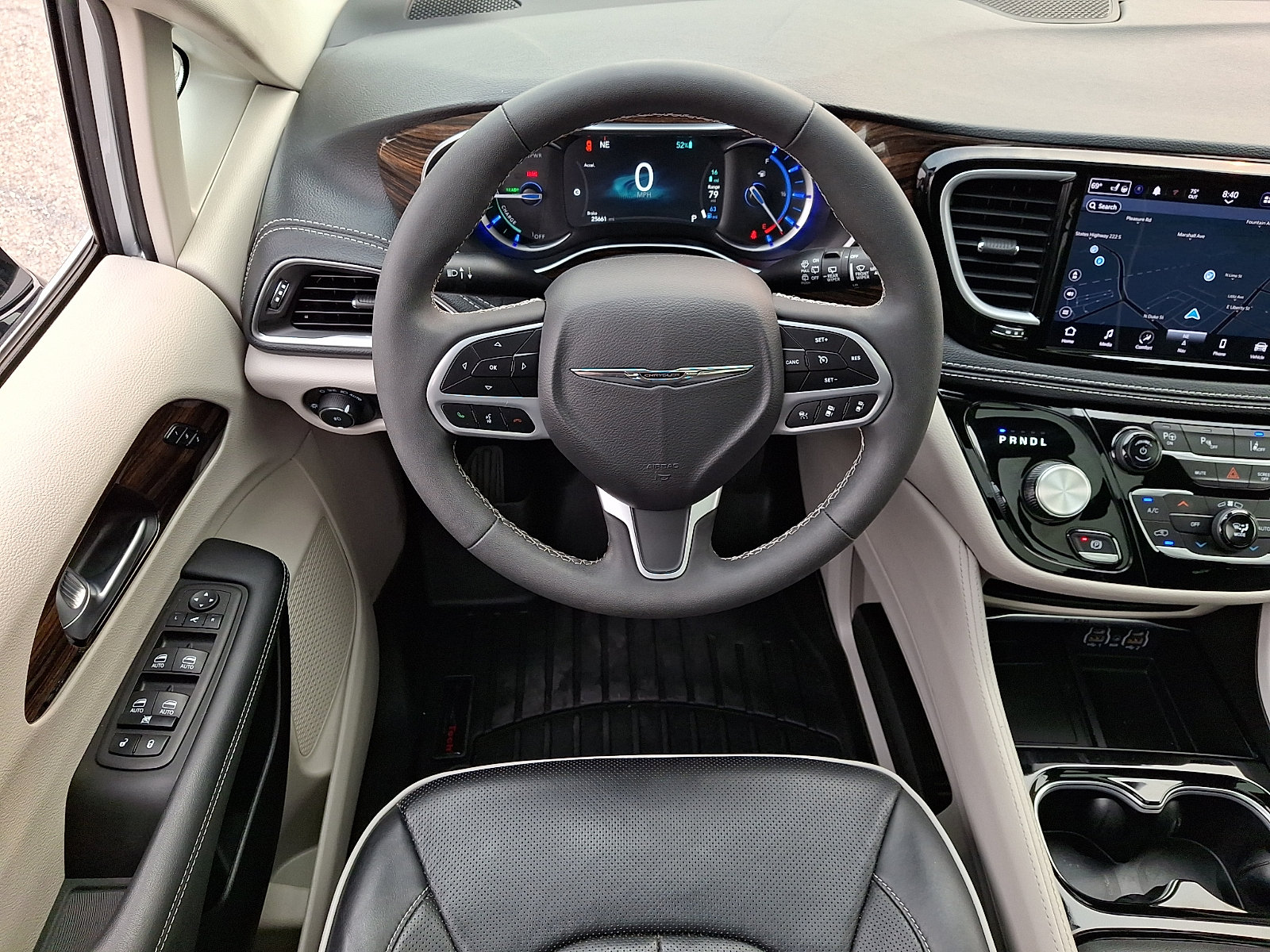 Used 2023 Chrysler Pacifica Limited FWD image 13