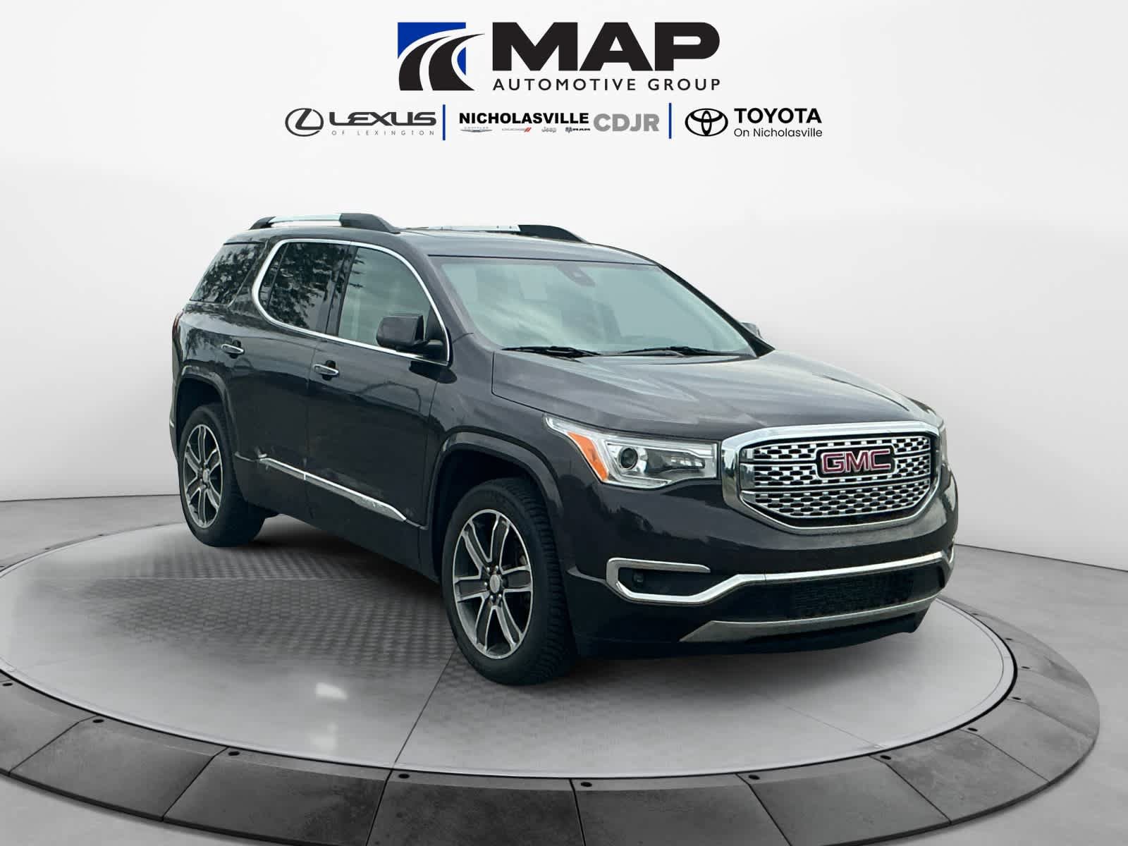 Used 2018 GMC Acadia Denali w/ Technology Package AWD/4WD image 7