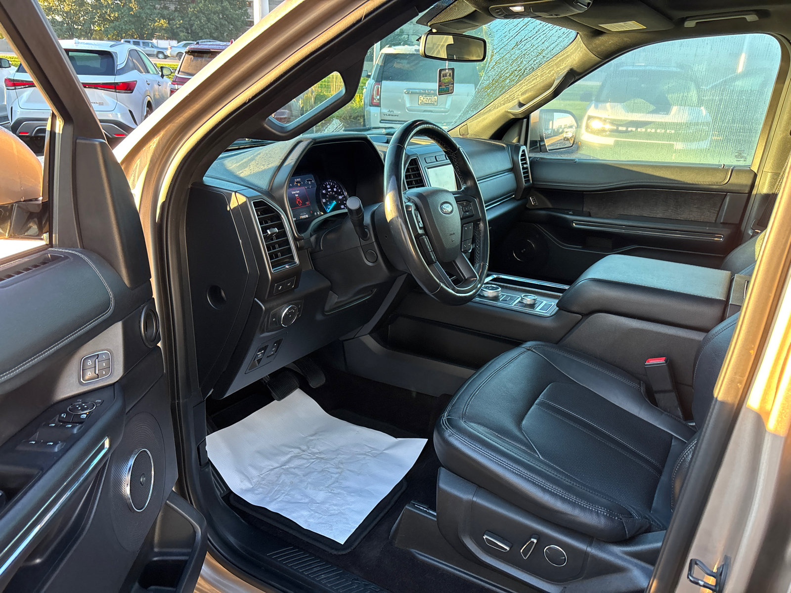 Used 2020 Ford Expedition Limited w/ Equipment Group 301A AWD/4WD image 23