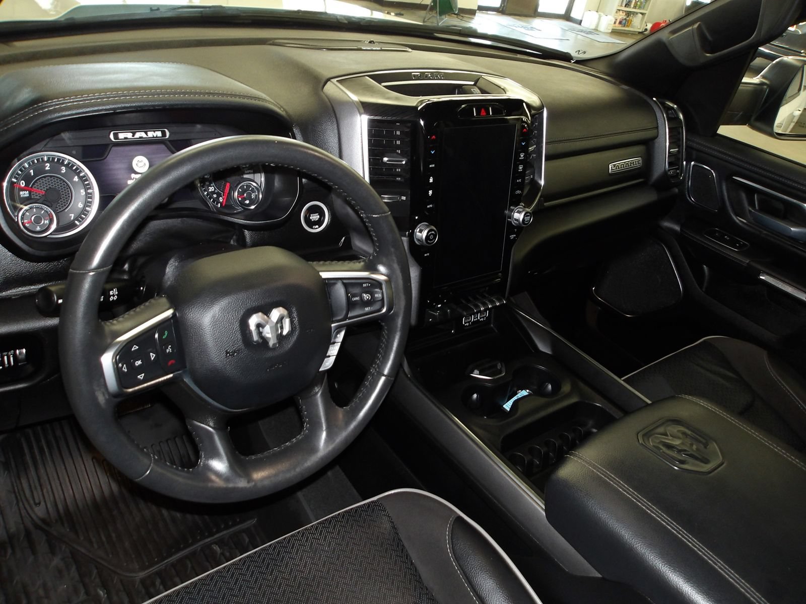 Used 2024 RAM 1500 Laramie AWD/4WD image 9