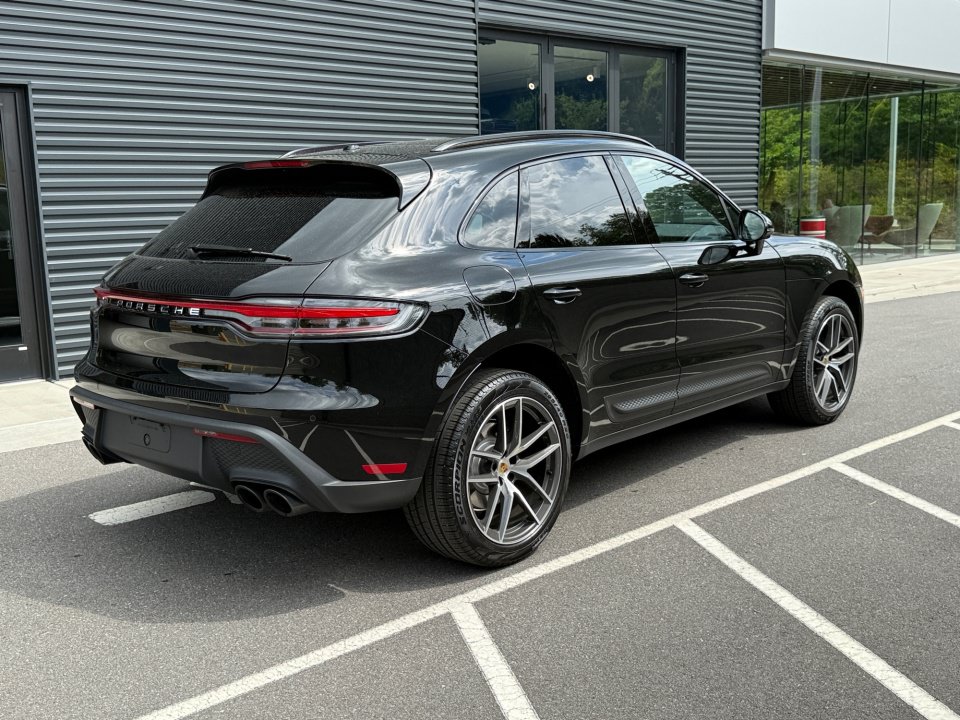 Certified 2026 Porsche Macan AWD/4WD image 7