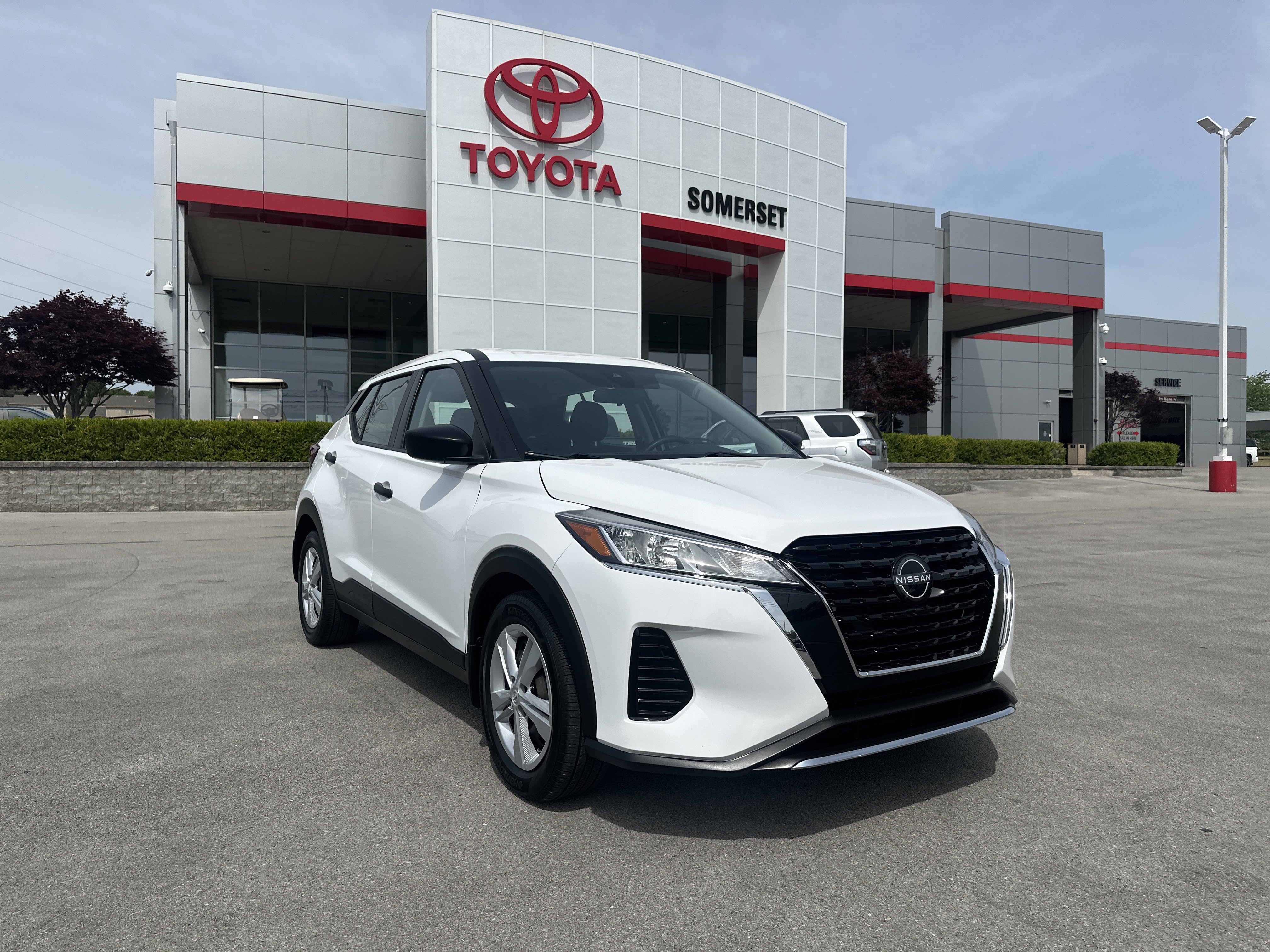 Used 2022 Nissan Kicks S FWD image 3