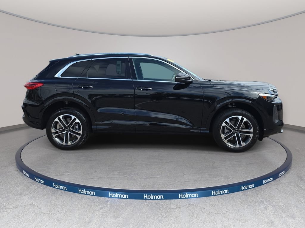 Certified 2025 Audi Q5 Premium w/ Convenience Package AWD/4WD image 5