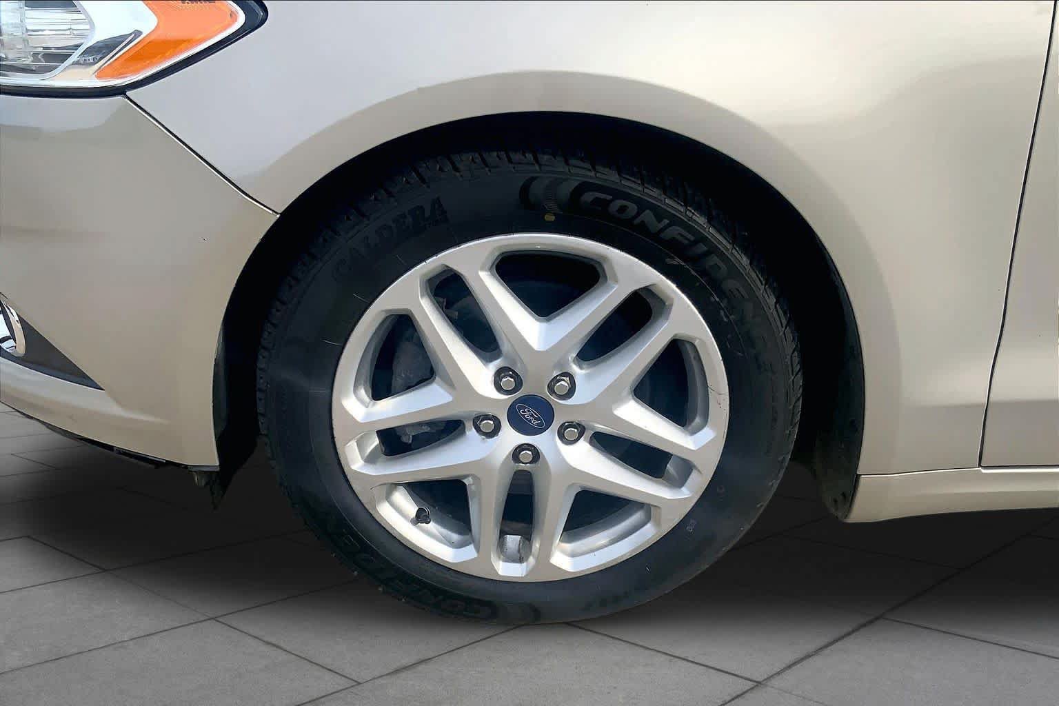 Used 2015 Ford Fusion SE w/ Equipment Group 202A FWD image 11