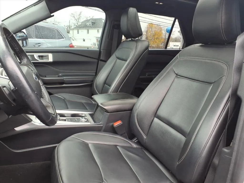 Used 2020 Ford Explorer XLT w/ Equipment Group 202A image 27