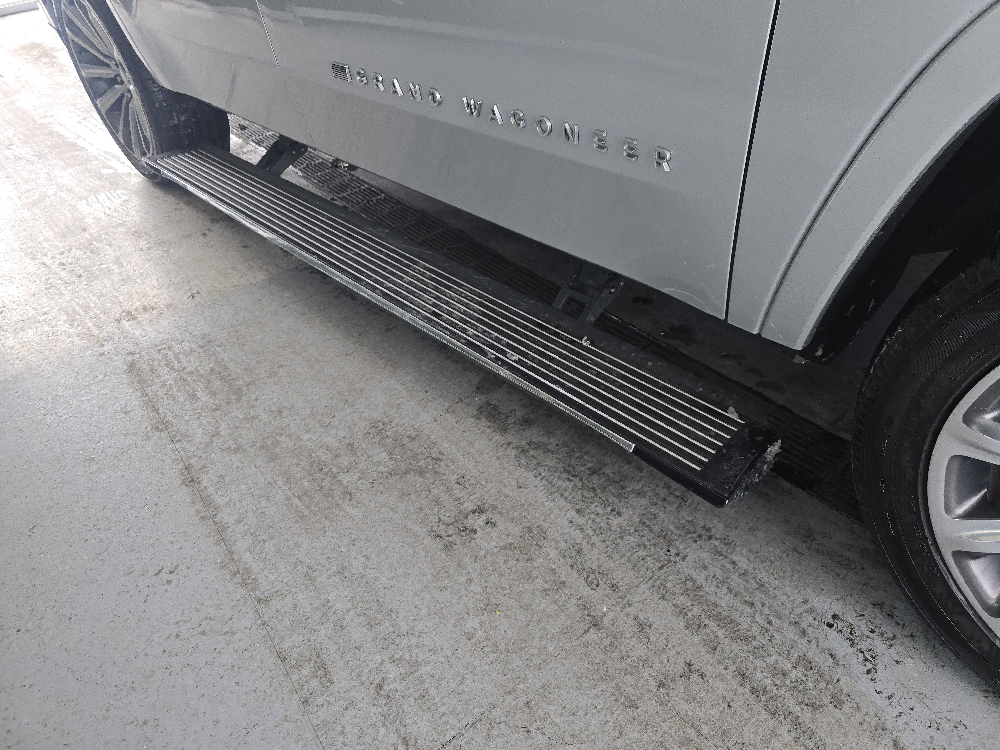 Used 2022 Jeep Grand Wagoneer Series II w/ Convenience Group III image 16