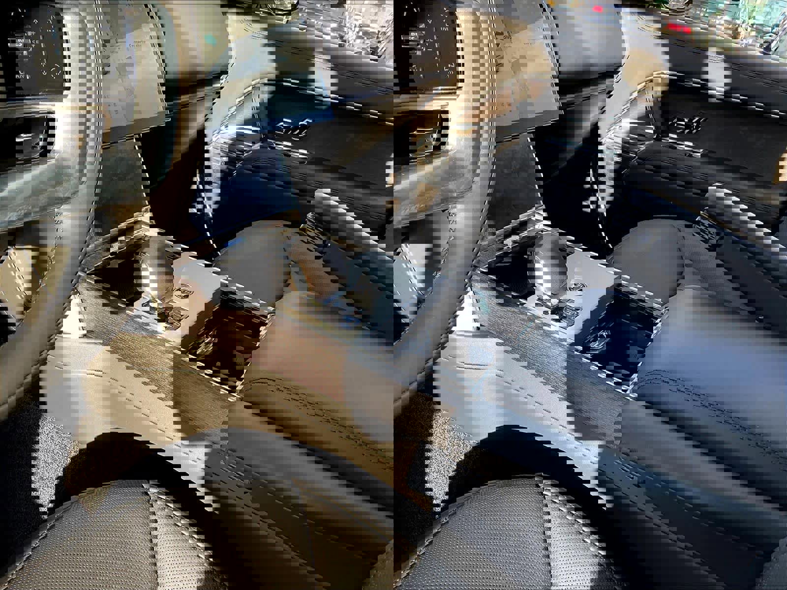 New 2025 Land Rover Range Rover SE image 10