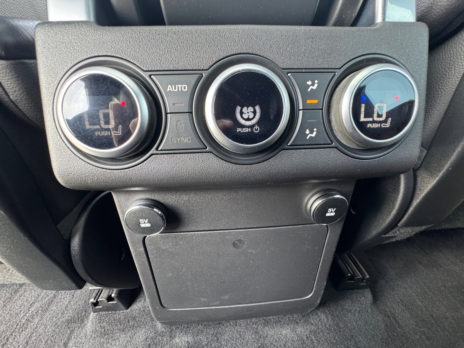 Used 2020 Land Rover Discovery HSE image 29