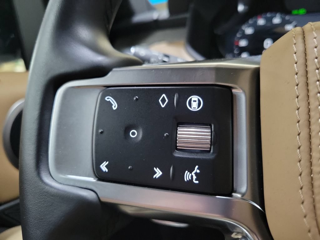 Used 2024 Land Rover Discovery Metropolitan Edition AWD/4WD image 15