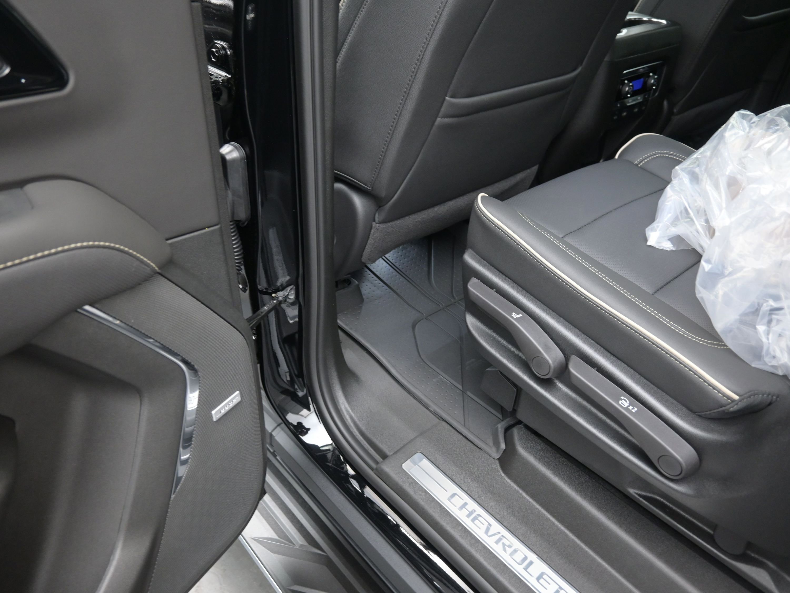 New 2026 Chevrolet Suburban Premier RWD image 18