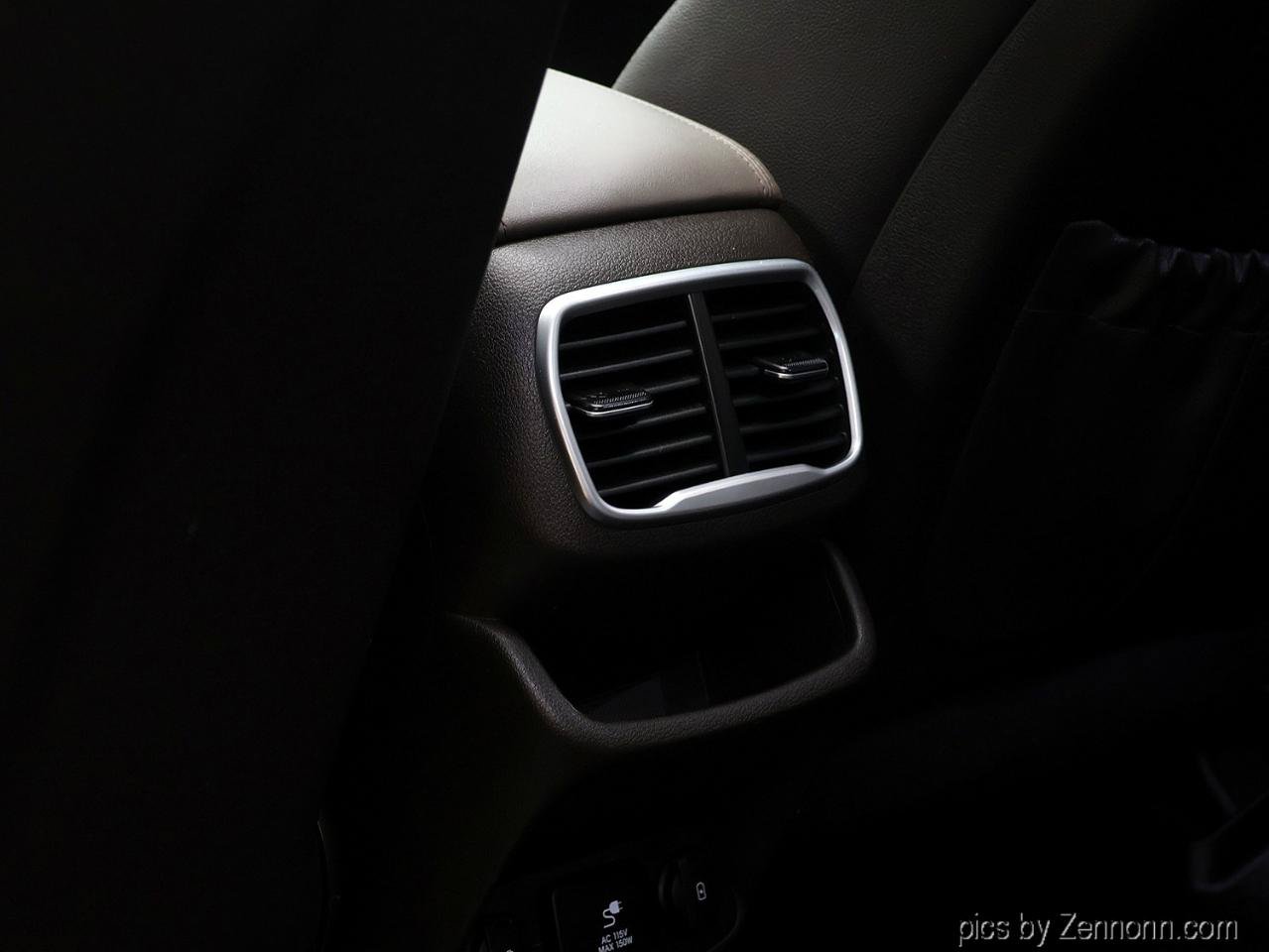 Used 2020 Hyundai Santa Fe Limited AWD/4WD image 15