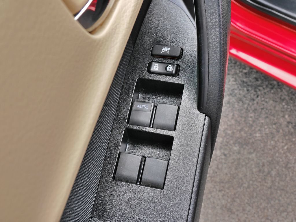Used 2017 Toyota Corolla LE FWD image 19
