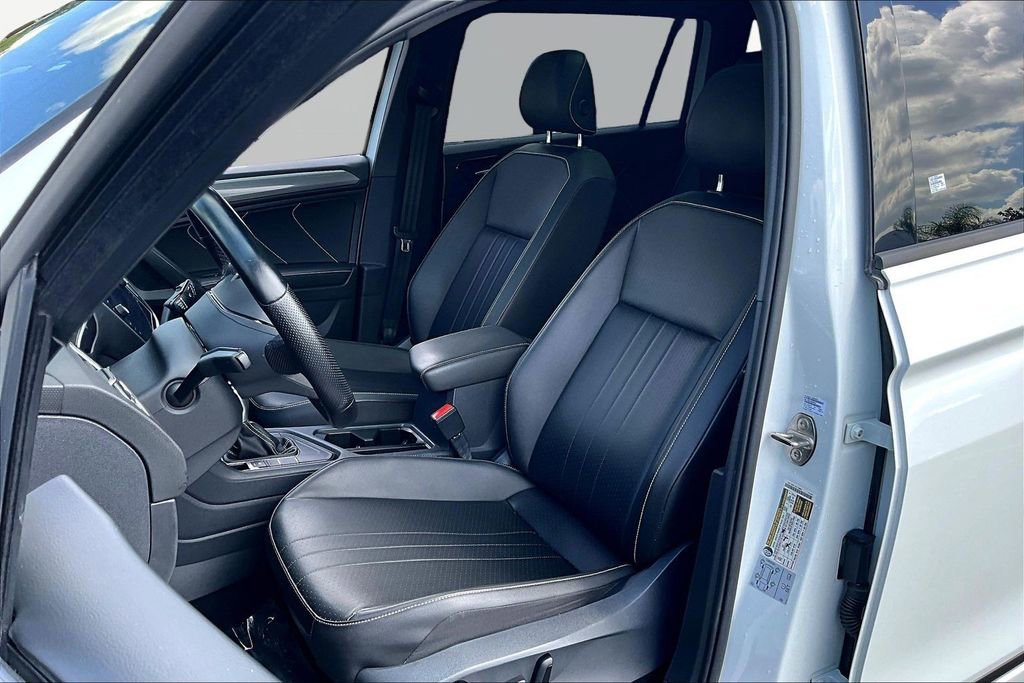 Used 2022 Volkswagen Tiguan SE R-Line image 21