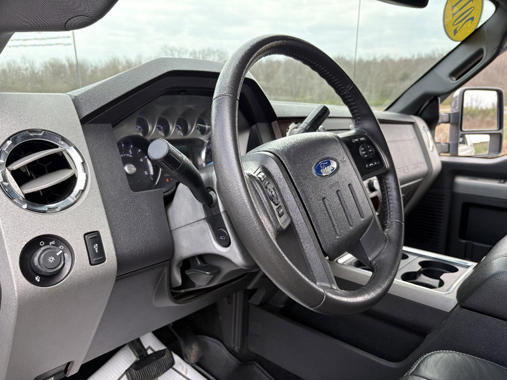 Used 2011 Ford F250 Lariat w/ Lariat Interior Pkg image 31