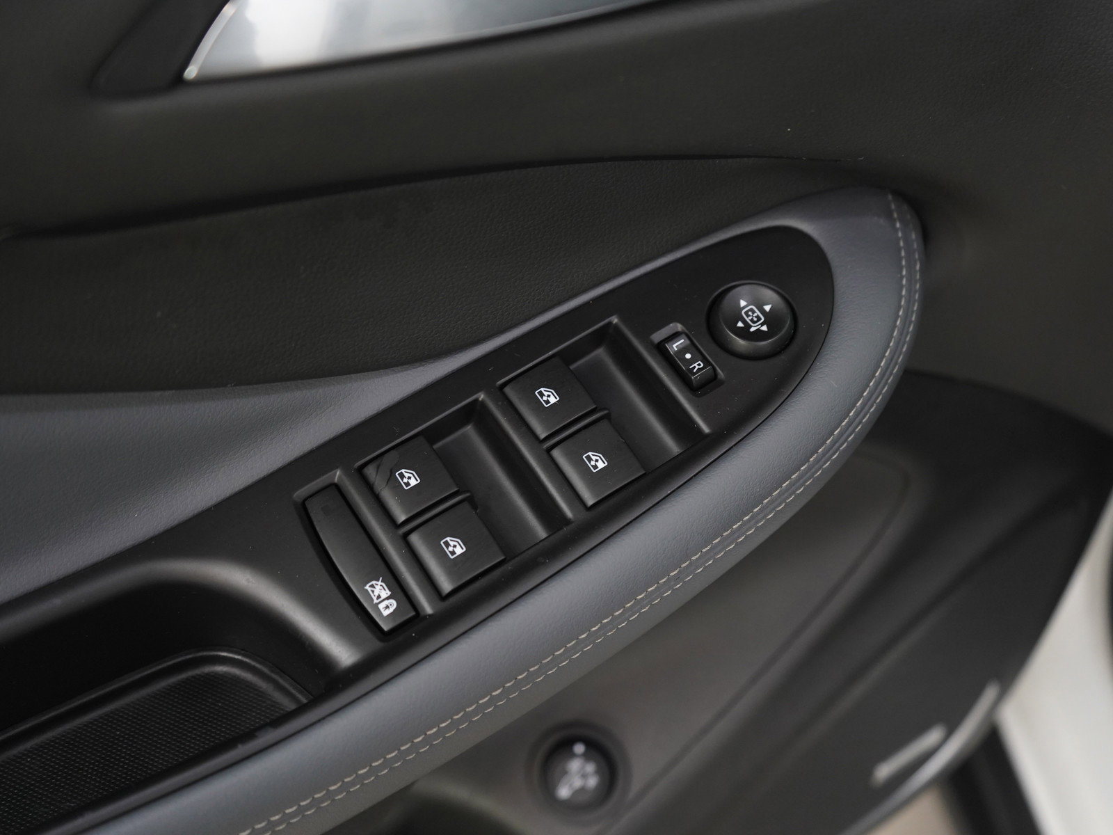 Used 2019 Buick Envision Premium w/ Driver Confidence Package image 21