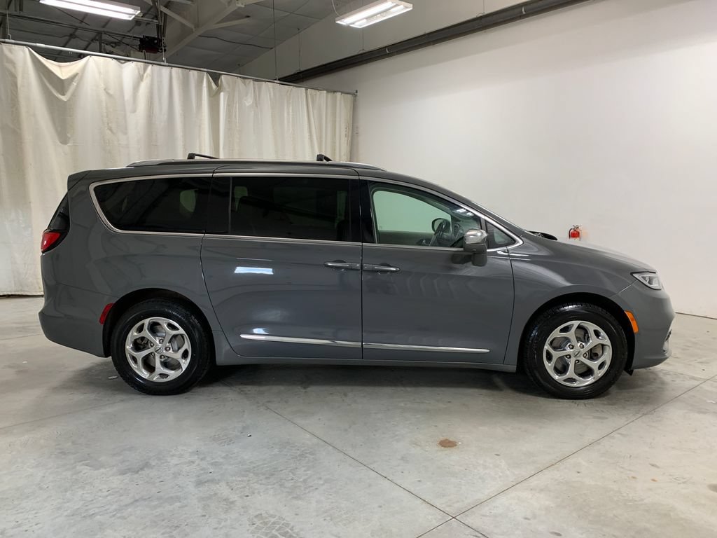 Used 2021 Chrysler Pacifica Limited w/ Premium & Safety Sphere Group AWD/4WD image 33