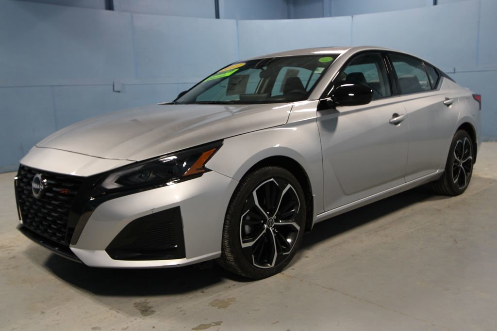Used 2023 Nissan Altima 2.5 SR w/ SR Premium Package image 26
