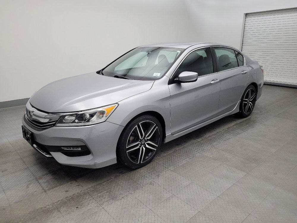 Used 2017 Honda Accord Sport image 2