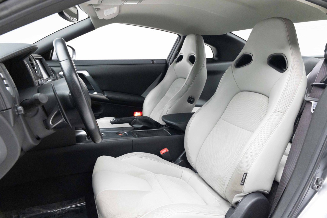 Used 2010 Nissan GT-R Premium AWD/4WD image 8
