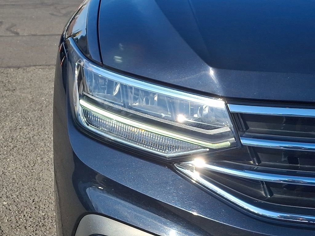 Certified 2022 Volkswagen Tiguan SE w/ Panoramic Sunroof Package AWD/4WD image 9