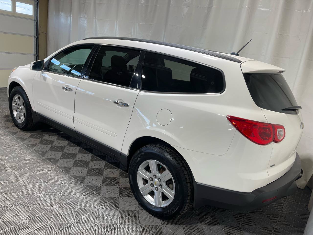 Used 2011 Chevrolet Traverse LT AWD/4WD image 4