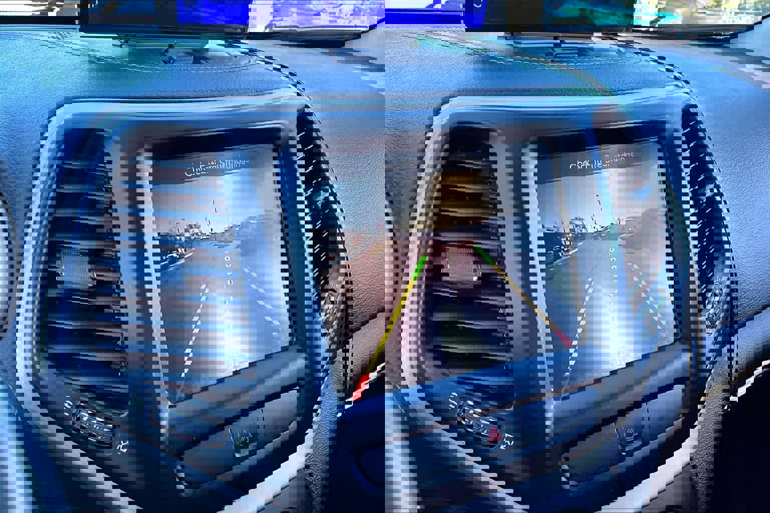 Used 2017 Jeep Cherokee Limited image 27