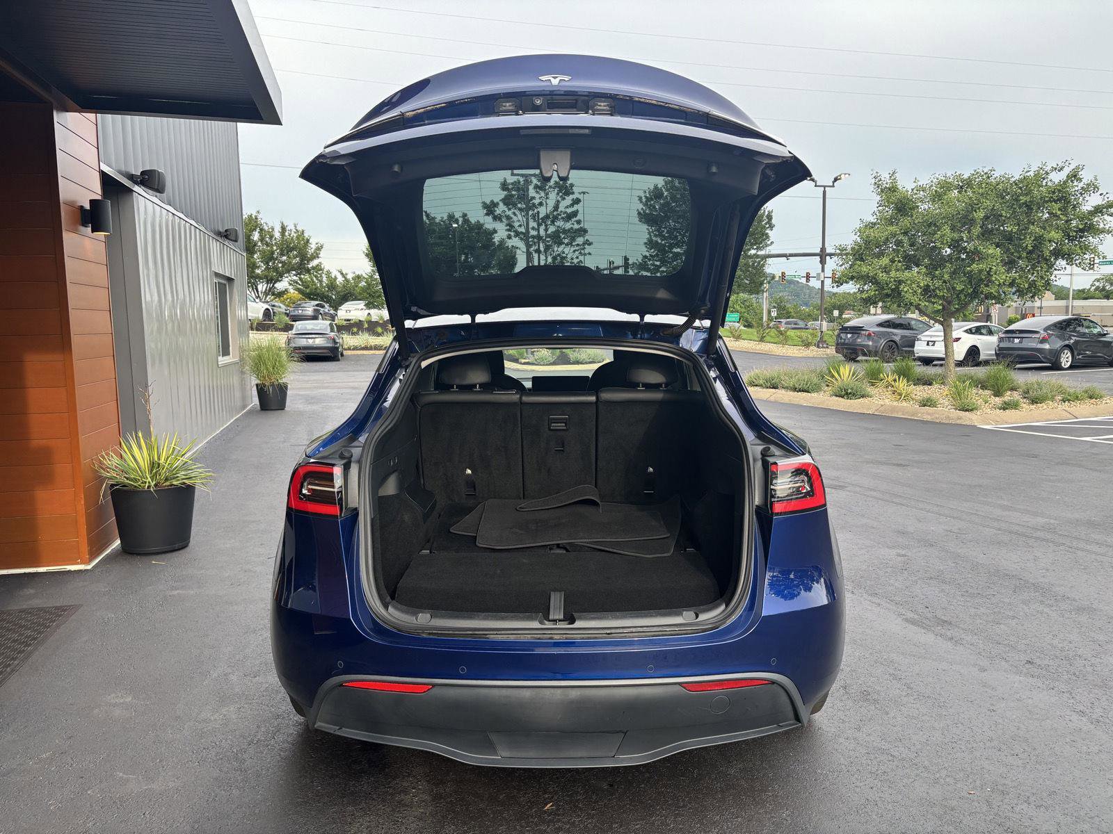 Used 2021 Tesla Model Y Long Range AWD/4WD image 9