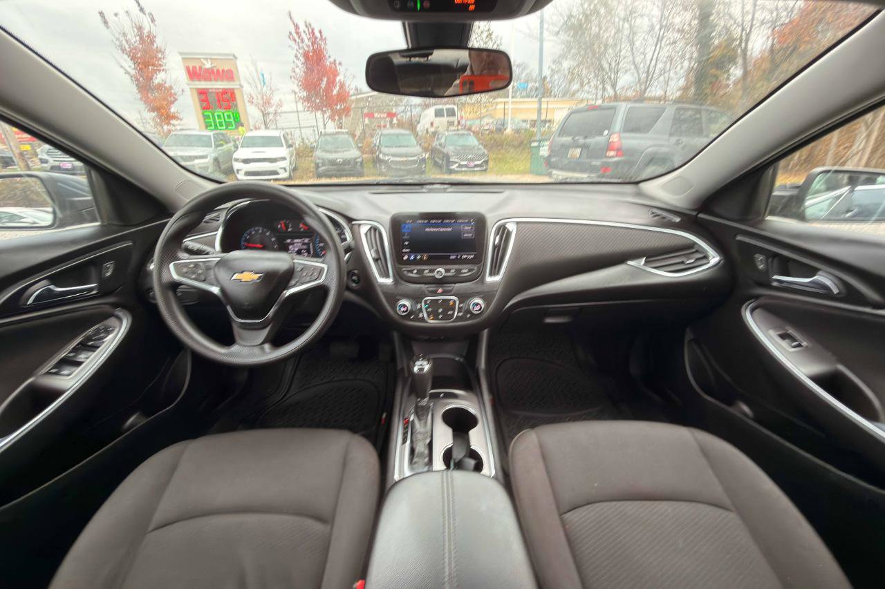 Used 2019 Chevrolet Malibu LT FWD image 11