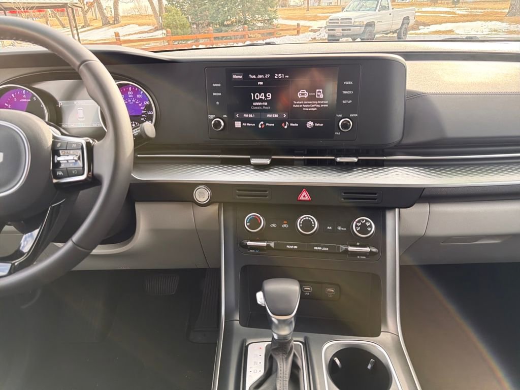 Used 2024 Kia Carnival LX image 22