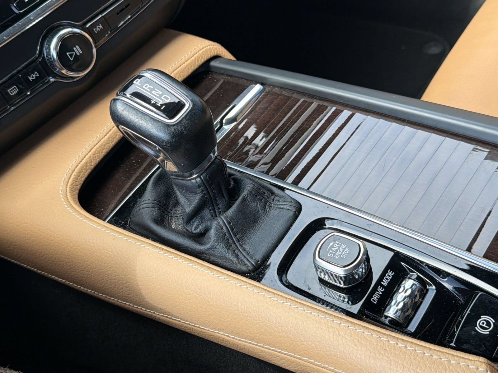 Used 2019 Volvo S90 T5 Momentum FWD image 16