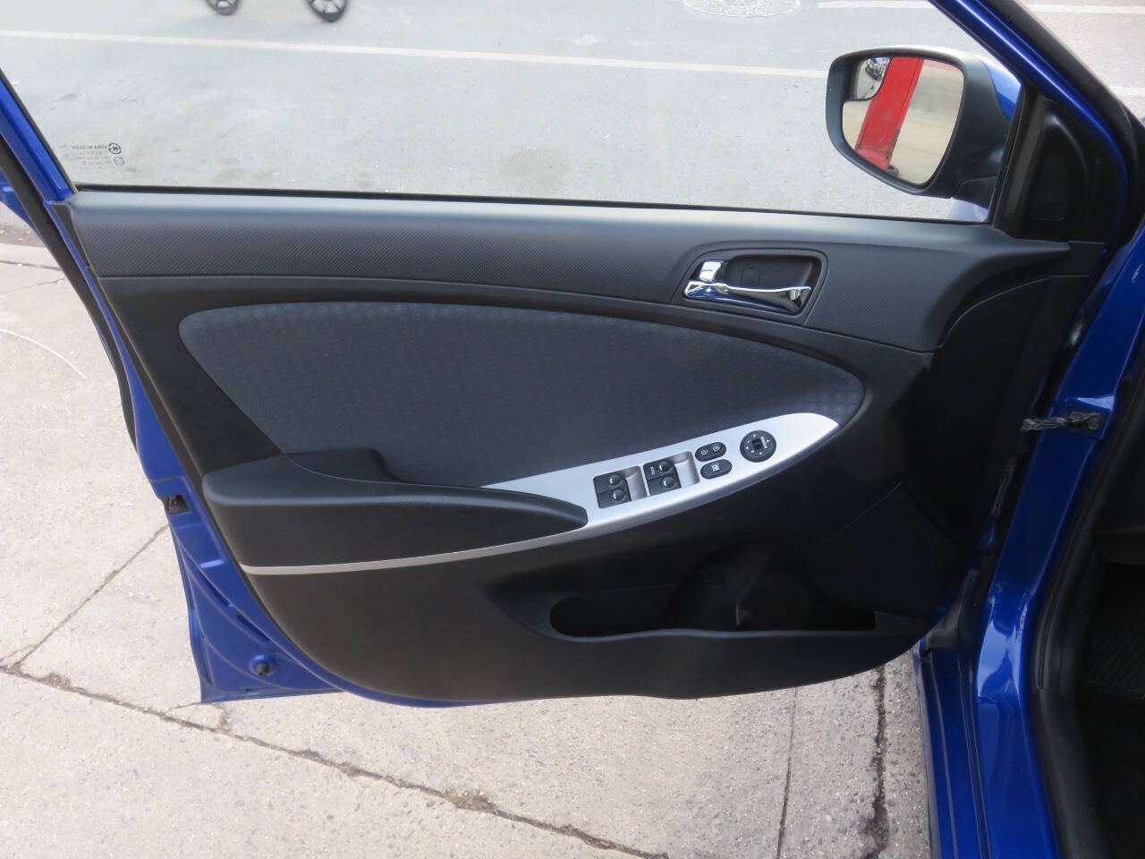 Used 2014 Hyundai Accent SE w/ Option Group 3 FWD image 23