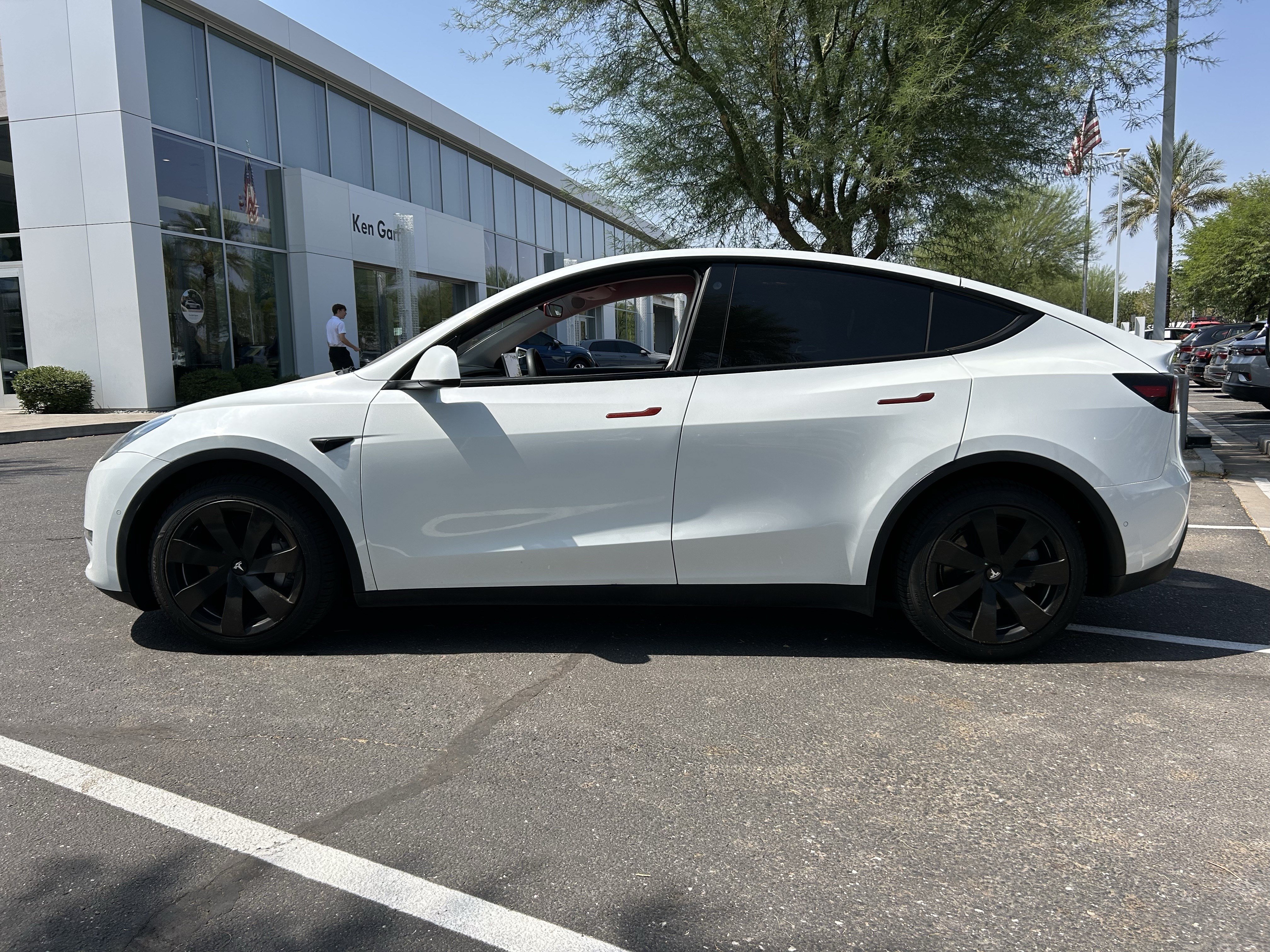 Used 2021 Tesla Model Y Long Range AWD/4WD image 2