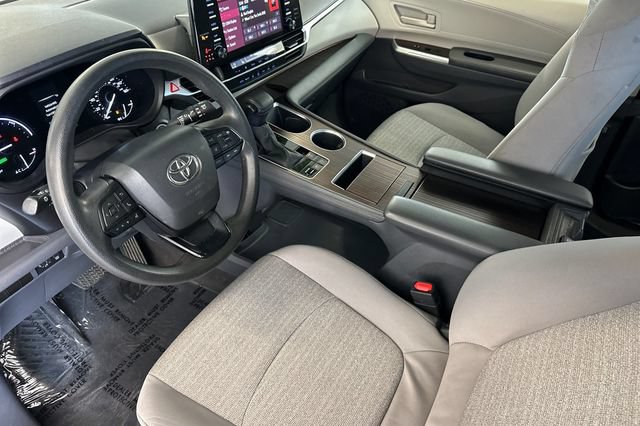 Used 2023 Toyota Sienna LE FWD image 12