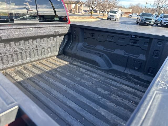 Used 2024 GMC Canyon Denali image 15