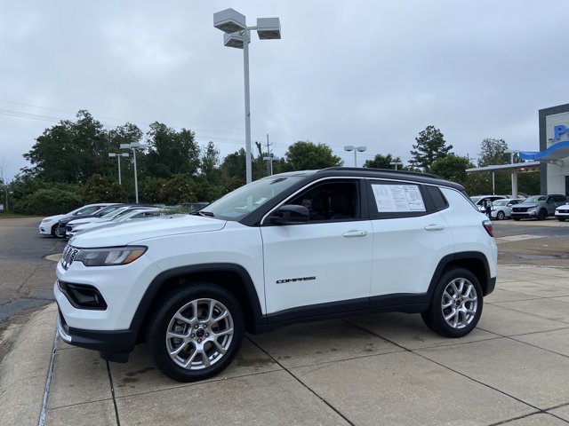 Used 2025 Jeep Compass Limited AWD/4WD image 6