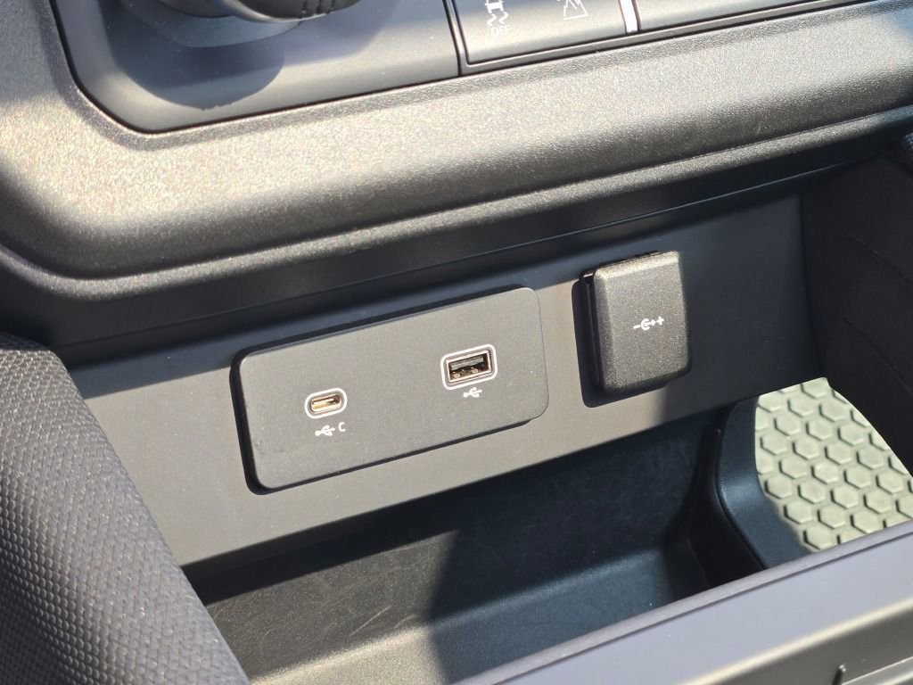 Used 2022 Land Rover Defender 90 Carpathian Edition image 26