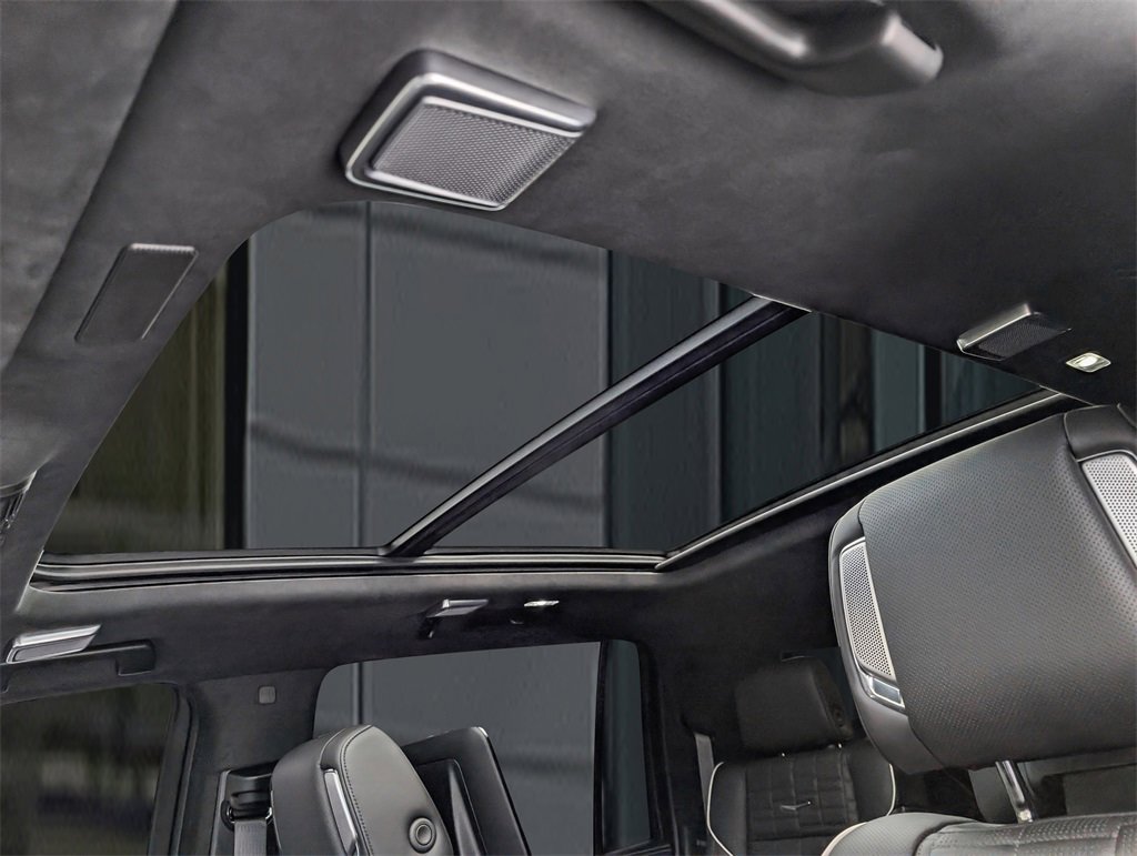 Used 2025 Cadillac Escalade ESV V image 13