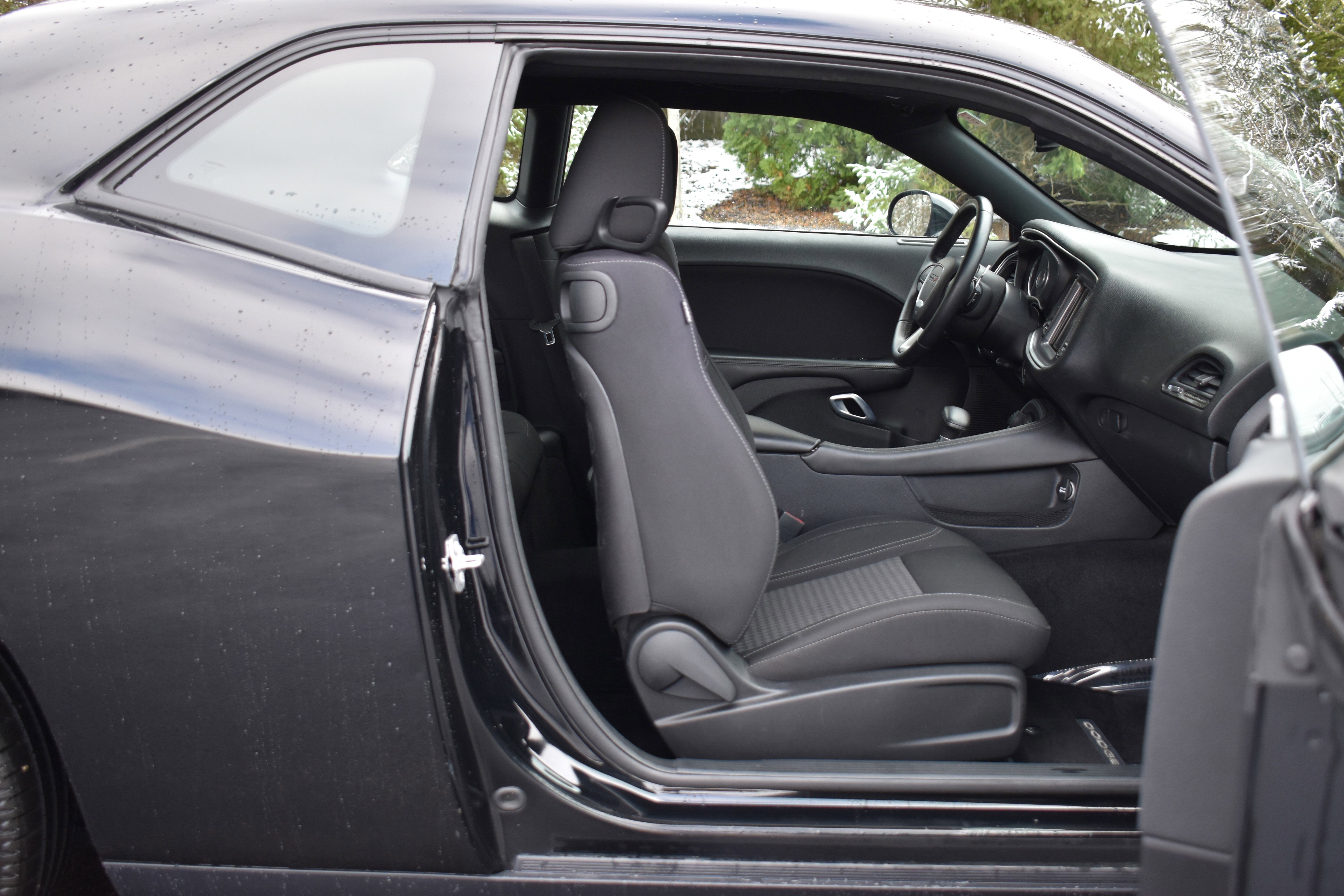 Used 2015 Dodge Challenger SXT image 22