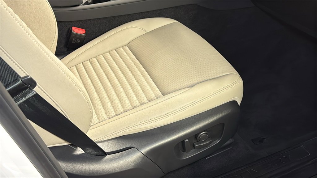 Used 2024 Land Rover Discovery Sport S image 11