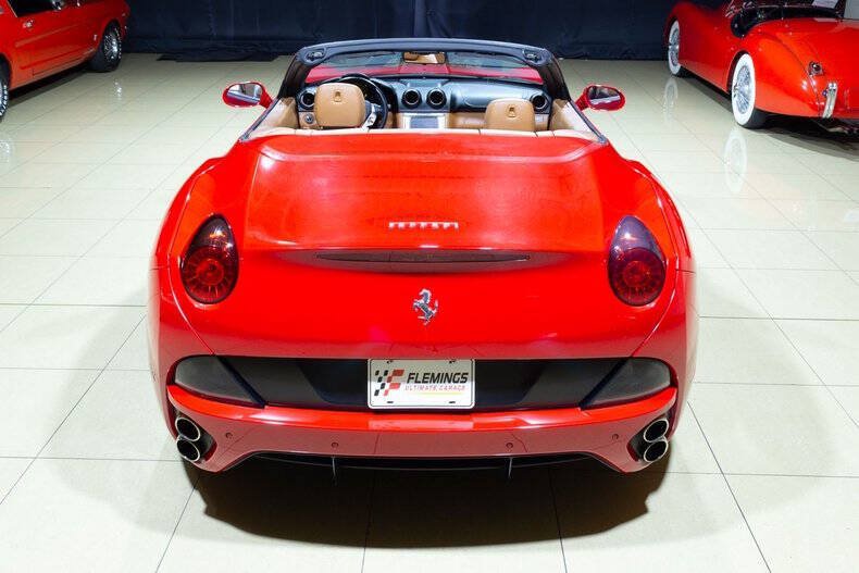 Used 2010 Ferrari California RWD image 18