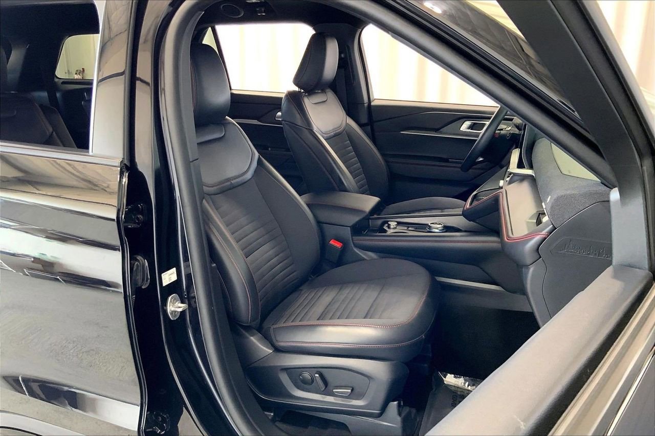 Certified 2025 Ford Explorer ST-Line image 6