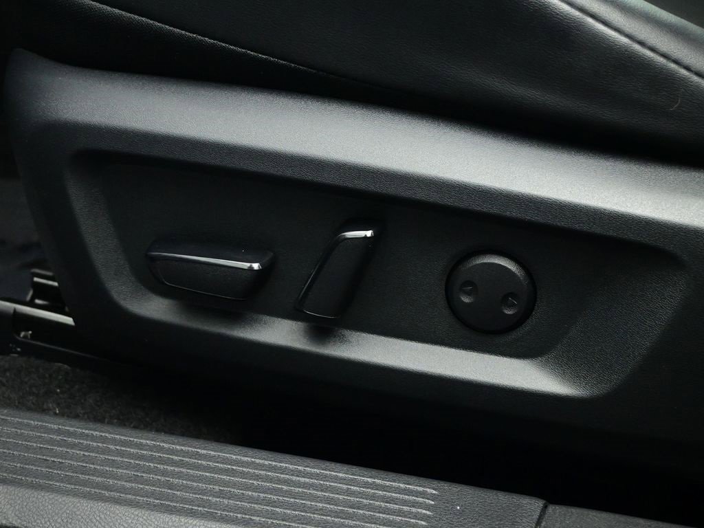 Used 2023 Nissan Rogue SV w/ SV Premium B Package image 17