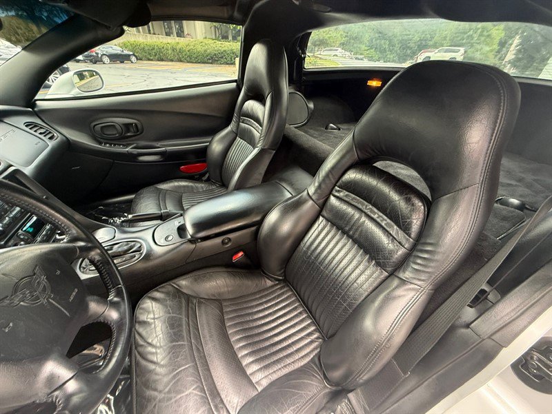 Used 2002 Chevrolet Corvette Coupe w/ Preferred Equipment Group2 RWD image 13