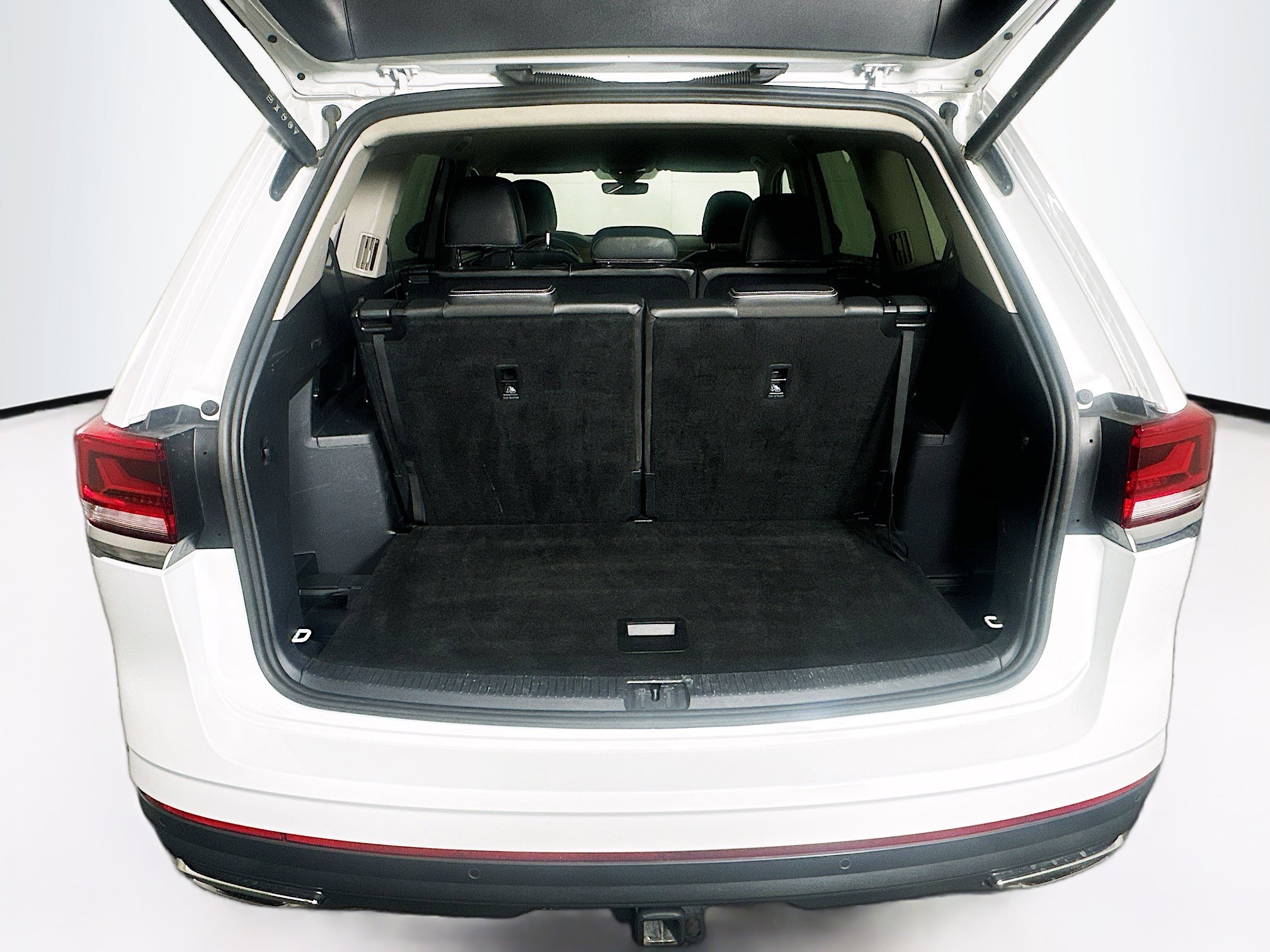 Used 2025 Volkswagen Atlas SE image 29