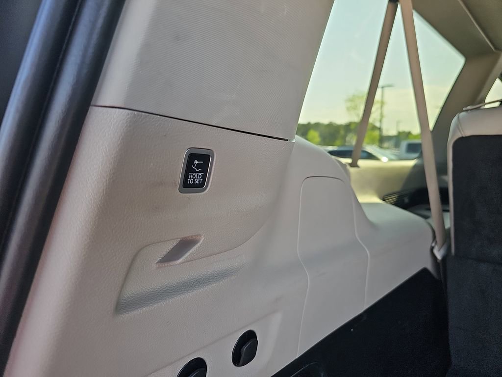 Used 2023 Jeep Wagoneer L Series III image 18