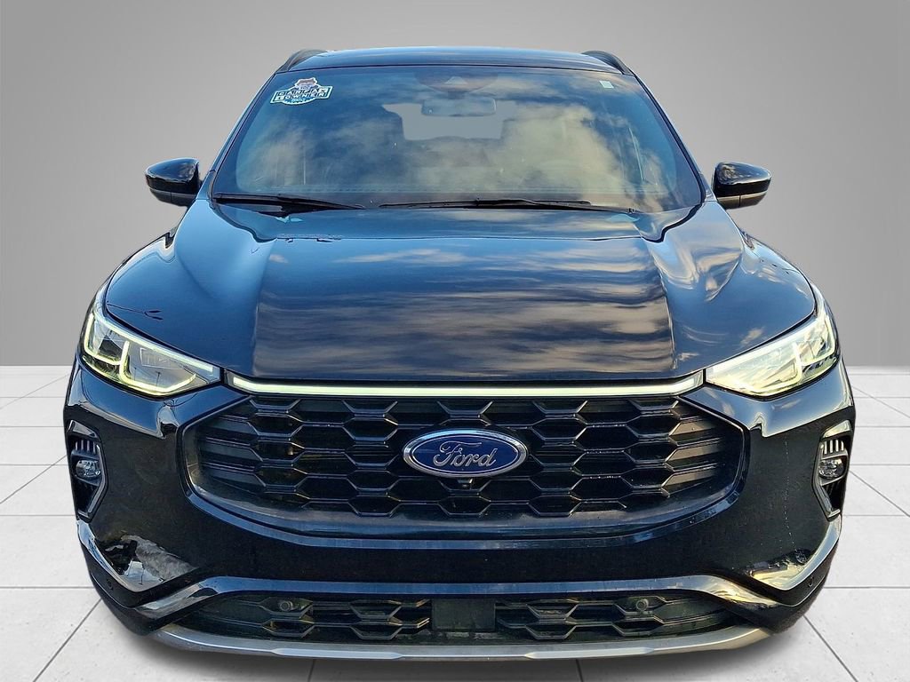 Certified 2023 Ford Escape ST-Line Elite w/ Premium Technology Package image 2